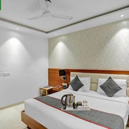 Wowstops-Clark Near Delhi Airport Hotel Nueva Delhi Exterior foto