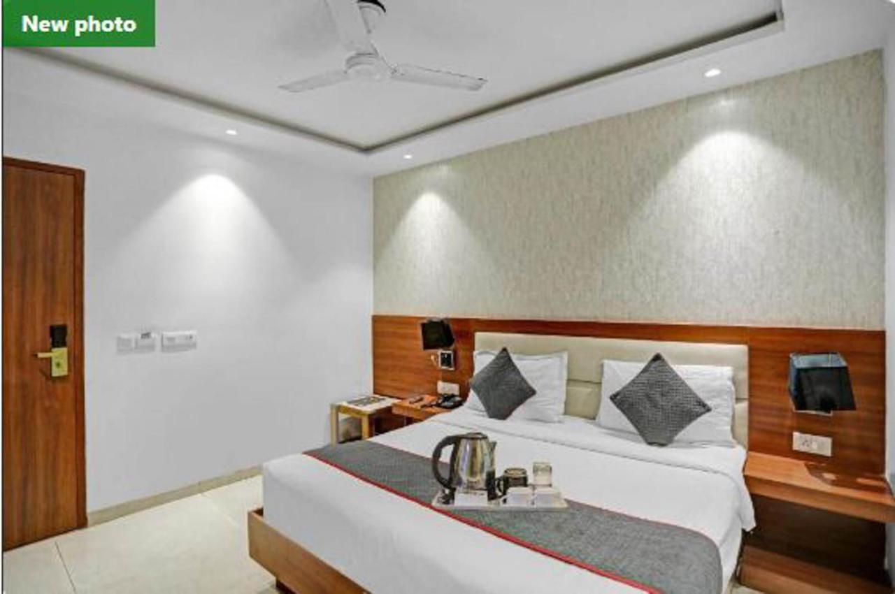 Wowstops-Clark Near Delhi Airport Hotel Nueva Delhi Exterior foto