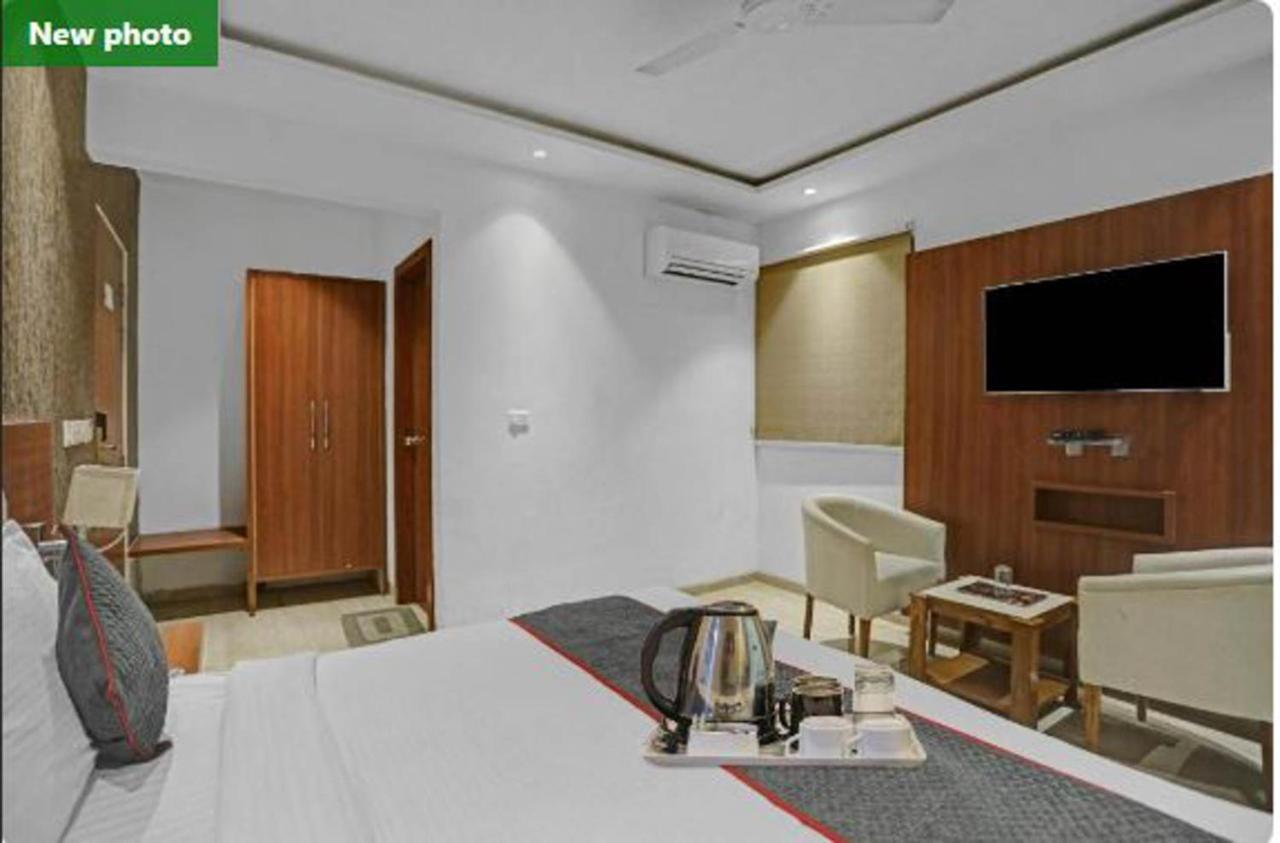 Wowstops-Clark Near Delhi Airport Hotel Nueva Delhi Exterior foto