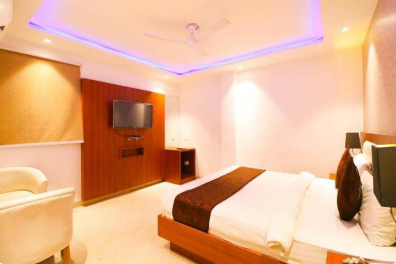 Wowstops-Clark Near Delhi Airport Hotel Nueva Delhi Exterior foto