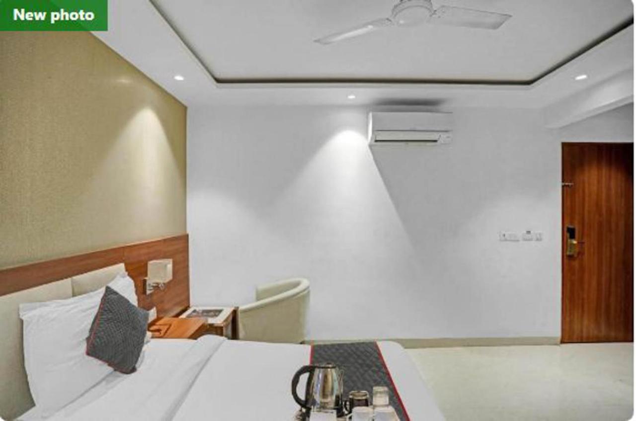 Wowstops-Clark Near Delhi Airport Hotel Nueva Delhi Exterior foto