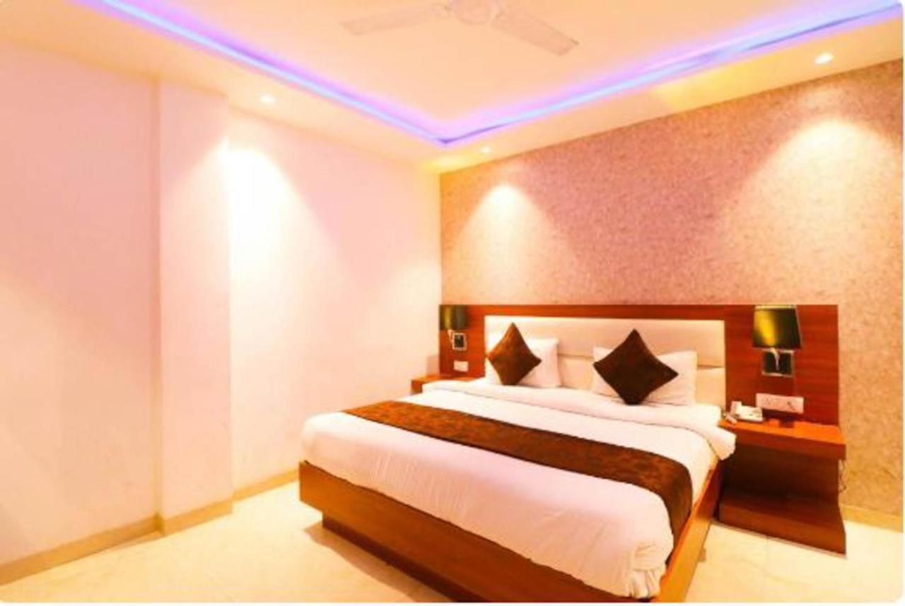 Wowstops-Clark Near Delhi Airport Hotel Nueva Delhi Exterior foto