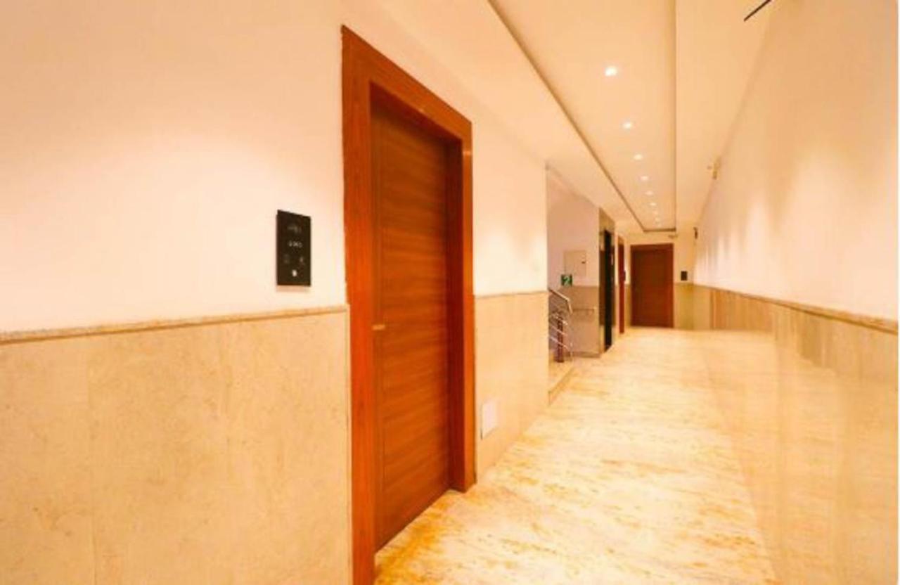 Wowstops-Clark Near Delhi Airport Hotel Nueva Delhi Exterior foto