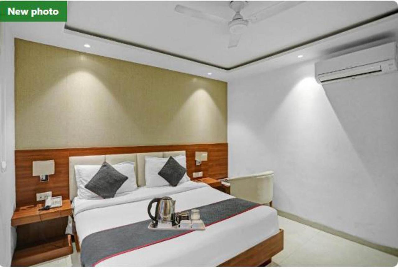 Wowstops-Clark Near Delhi Airport Hotel Nueva Delhi Exterior foto