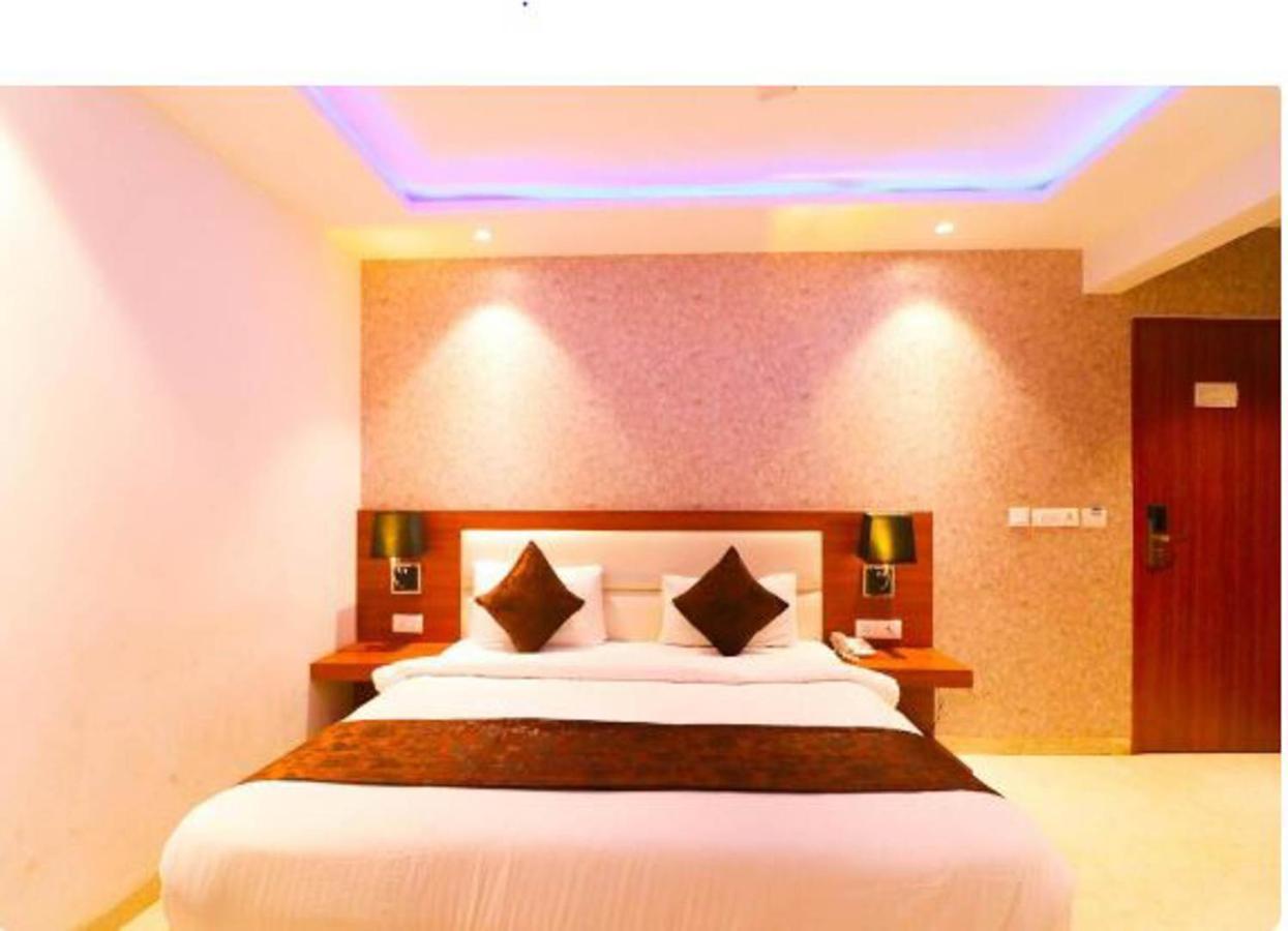 Wowstops-Clark Near Delhi Airport Hotel Nueva Delhi Exterior foto